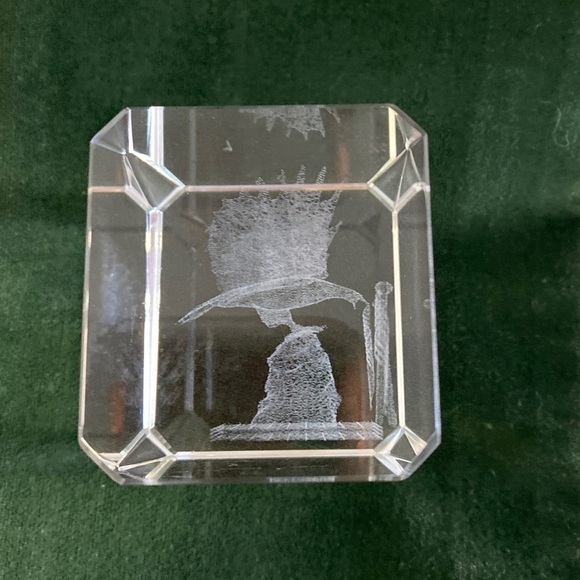 Glass Cube 3D Laser Etched Eagle with 2 American Flags Flying  Globe Hologram - Picture 7 of 12